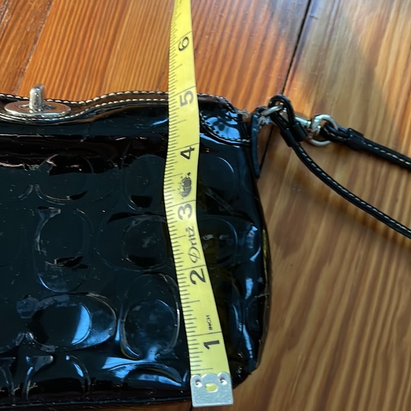 Coach Black Patent Leather Signature Wristlet. - Picture 10 of 12
